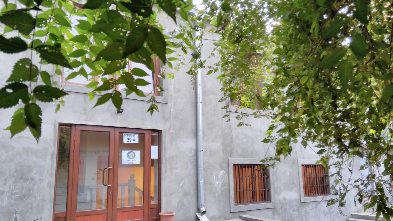 Shat Lav Hostel Erivan Exterior foto