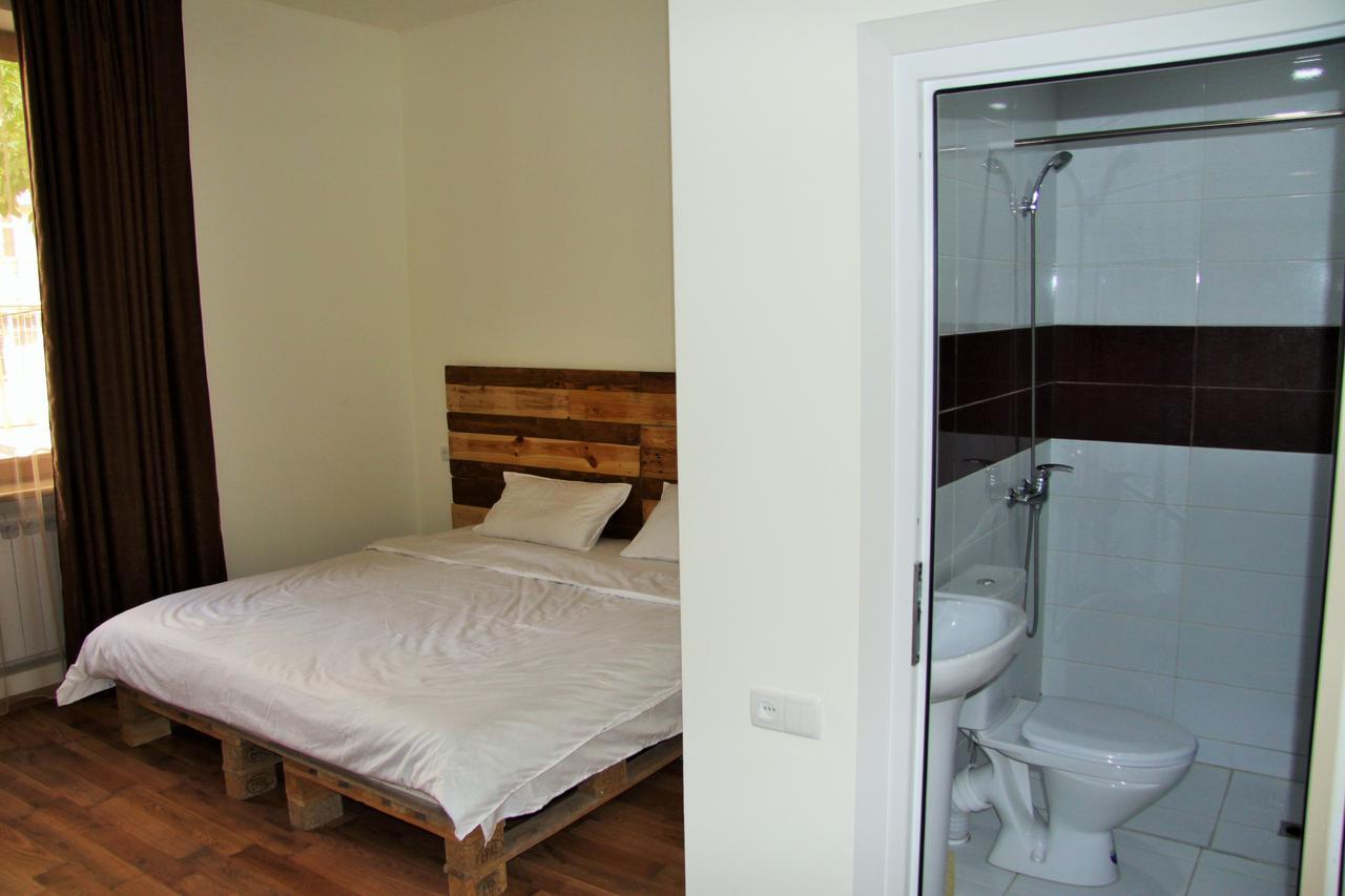 Shat Lav Hostel Erivan Exterior foto
