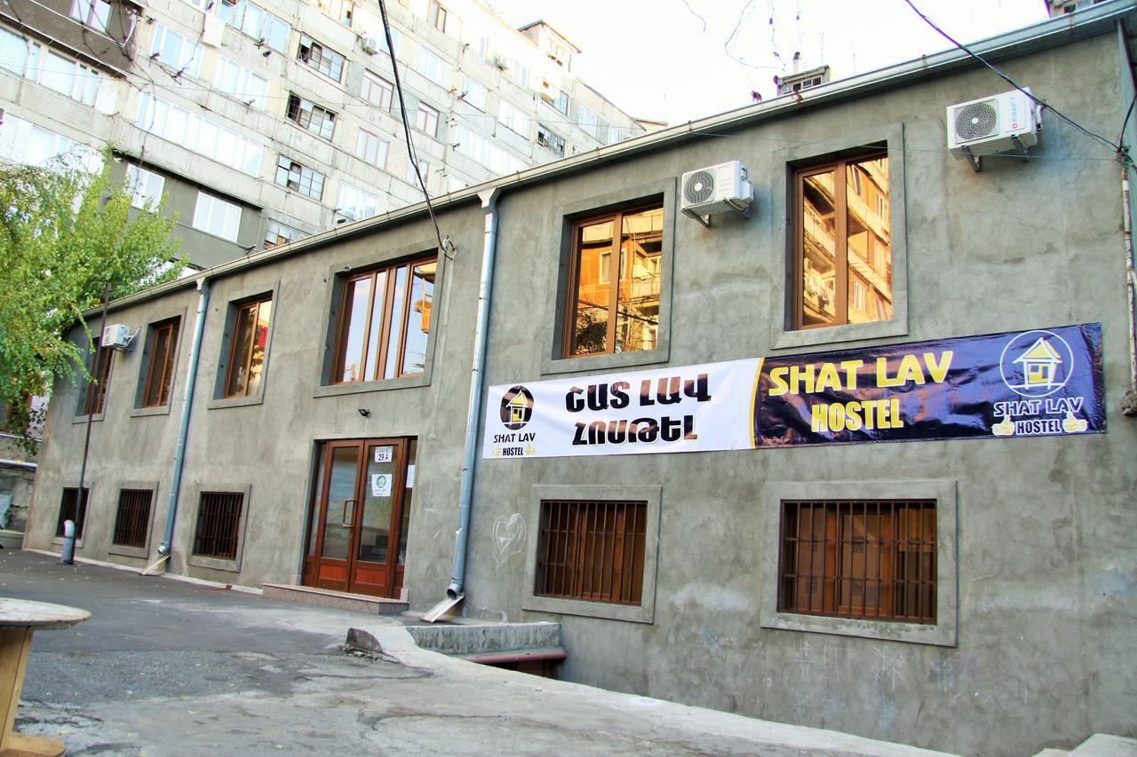 Shat Lav Hostel Erivan Exterior foto