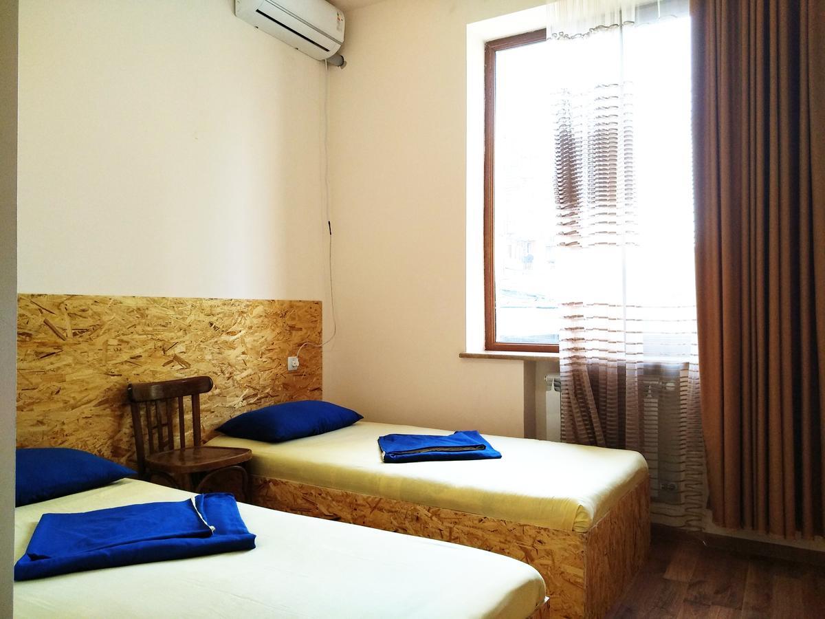 Shat Lav Hostel Erivan Exterior foto