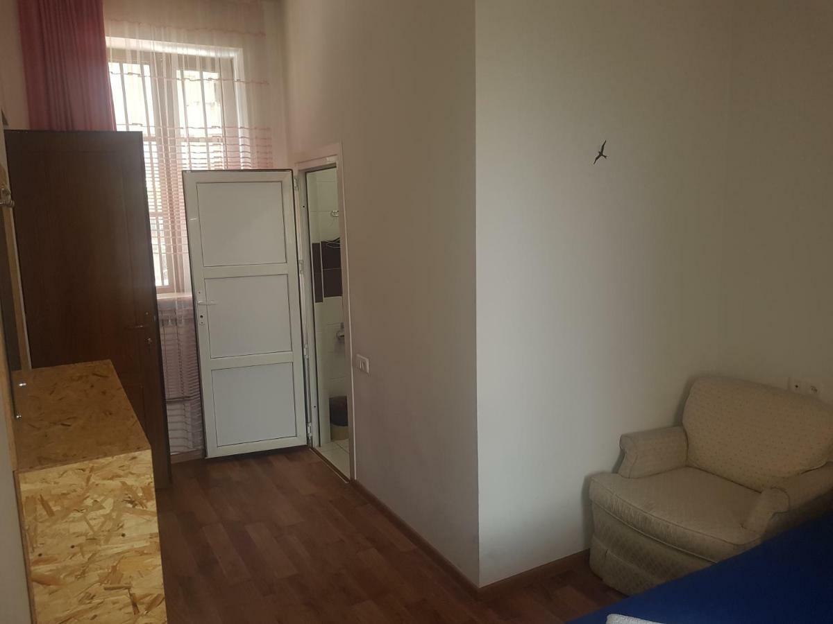 Shat Lav Hostel Erivan Exterior foto